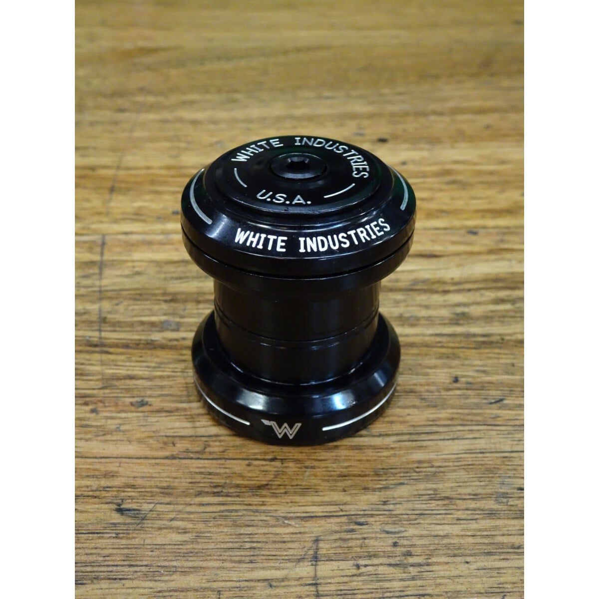 Image of White Industries External Headset EC34 1 1/8"