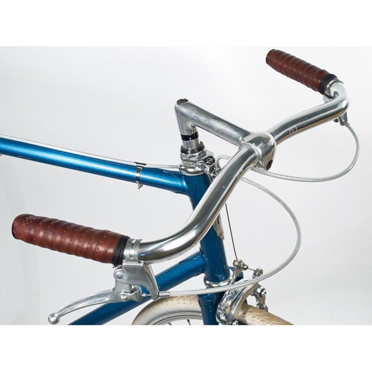 Image of Velo Orange Porteur Handlebar (25.4mm Clamp)