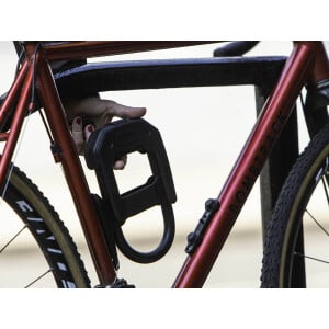 Image of Hiplok DXF Wearable U-Lock With Frame Clip Black