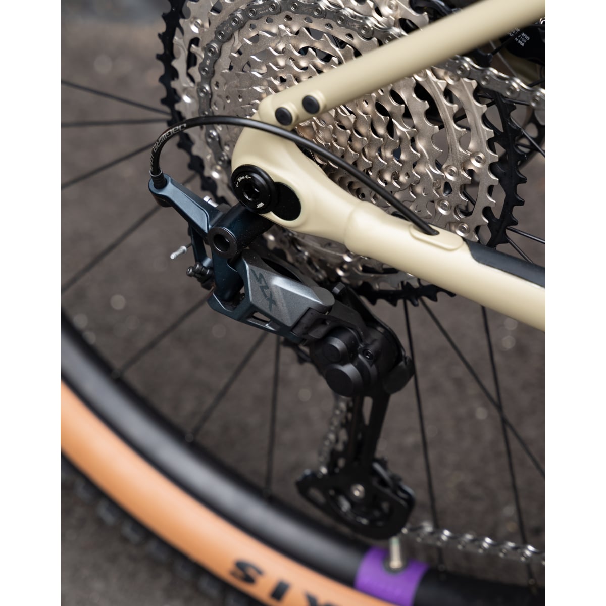 Image of Hudski Dualist