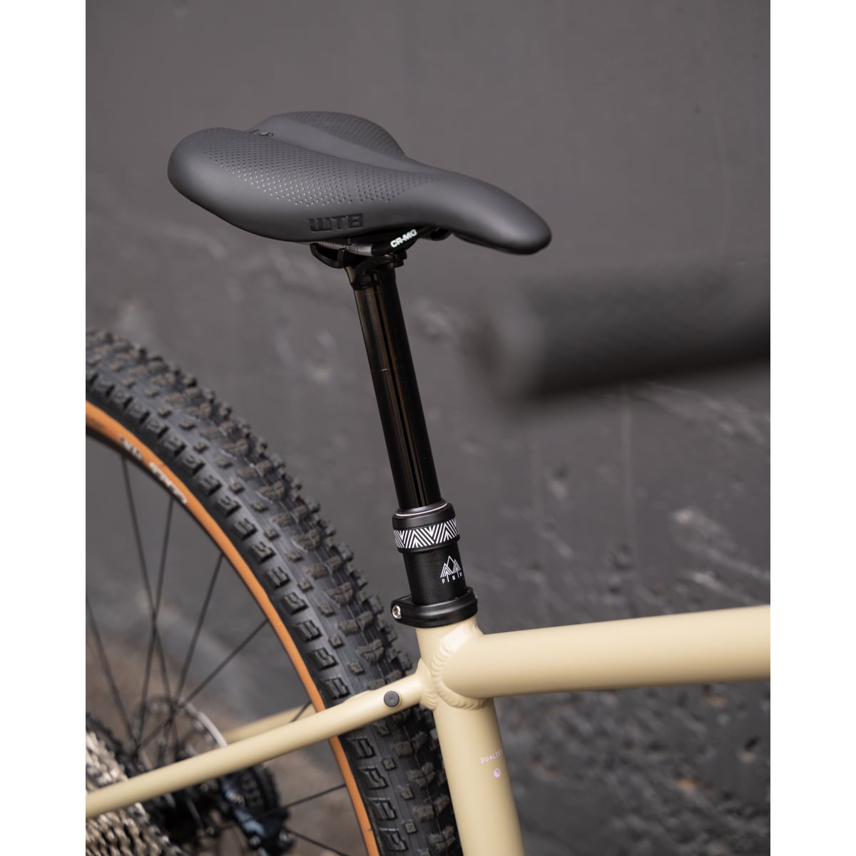 Image of Hudski Dualist