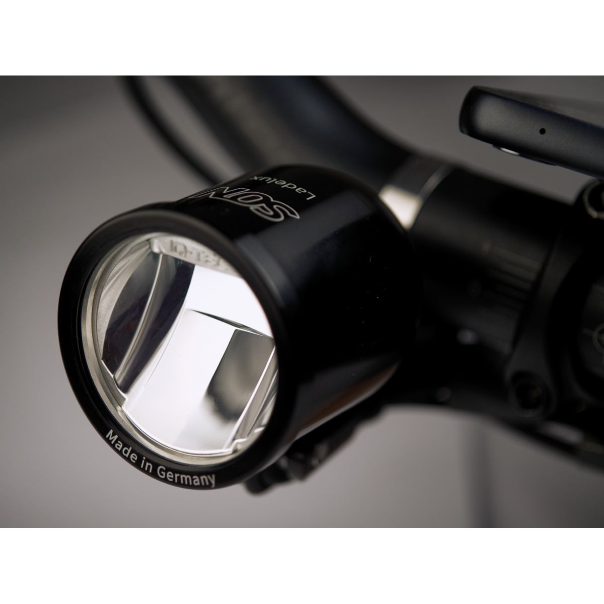 ucc6iapl7dmk1u4duzml.jpg Image of SON Ladelux Headlight Black