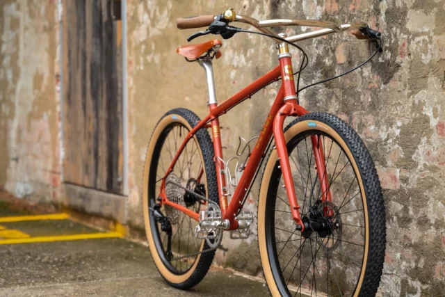 Melodie’s Custom Surly Bridge Club is looking stunning in its “Tuscan Red” Powder Coat❤️

With some home grown gold decals and a mix of eclectic parts that really bring this build together, yet also set it apart✨

Surly “Club de Bridge”.
Velo Orange Granola Moose Bars.
Velo Orange Brass Headset Spacer.
Ergon GC1 BioKork Grips.
Crane E-Ne Bell.
WolfTooth Headset.
WolfTooth Seat Collar.
Brooks B17s Saddle.
Velo Orange Grand Cru Post.
Blue Lug YMC Crankset.
MKS All-Ways Pedals.
Stock WTB wheelset.
Rene Herse ‘Umtanum Ridge’ 650x55mm Tyres.
Stock Shimano Deore and Tektro Shift/Brake bits.
King Cage ‘Iris’ cages.

Thanks, Melodie!
Enjoy✌️

@missuswhite 
@fyxo 
@surlyoz 
@surlybikes 
@wolf_tooth_comp 
@velo_orange 
@ergonbike 
@crane.japan 
@bluelug 
@mkspedal 
@brooksengland 
@ron_kingcage 
@reneherse 
@reneherse_aus 
@shimanoaustralia 

#surlymakeityourown  #surlybridgeclub #surlybikes #powdercoat