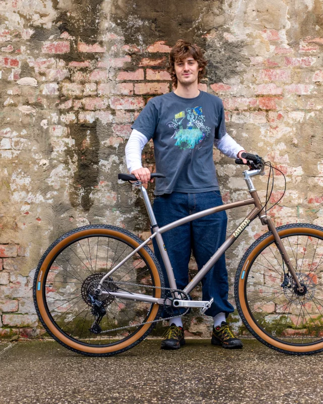Check out Oscar’s new @wilde.bikes Supertramp!✨

Featuring parts from Shimano, Ritchey, Veloci and René Herse.

Super smooth and classy, we love this one!

Wilde Supertramp
Tange Technoglide J2 headset
Ritchey Classic C220 stem
Wilde x Nitto Country bars
Ritchey Trail grips
Ritchey Classic 2-bolt seat post 
WTB Silverado Saddle
Shimano CUES shifting & braking
Veloci Rollcii 15 crankset
Crust Pedals
Alex MD40 x Novatech wheel set
René Herse Fleecer Ridge Endurance 700x55mm tyres

Thanks, Oscar!
Happy Trails ✌️

@wilde.bikes
@ritcheylogic 
@shimanoaustralia 
@velocicycle 
@nitto_handlebar_works 
@reneherse 

#wildebikes #wildesupertramp